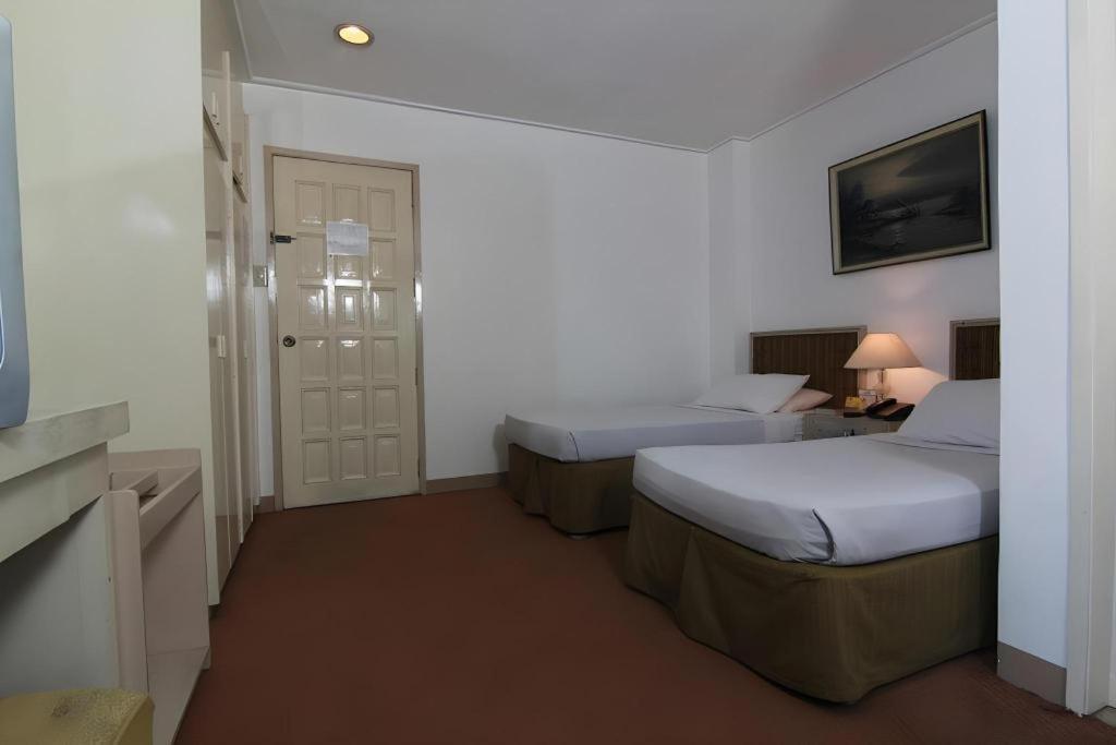 Hotel Supreme Baguio City Bagian luar foto