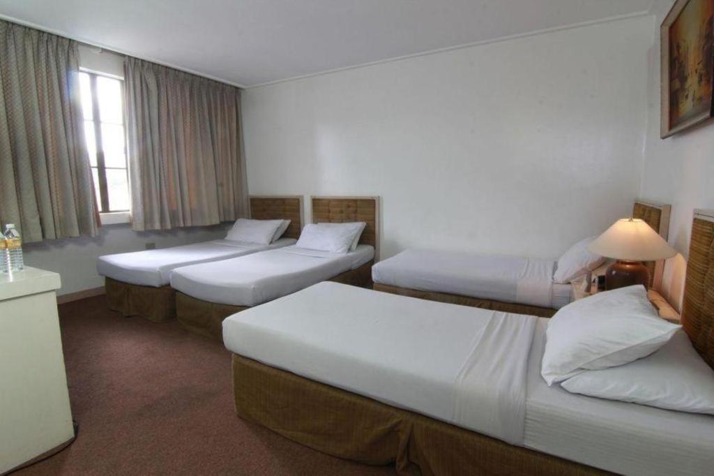 Hotel Supreme Baguio City Bagian luar foto
