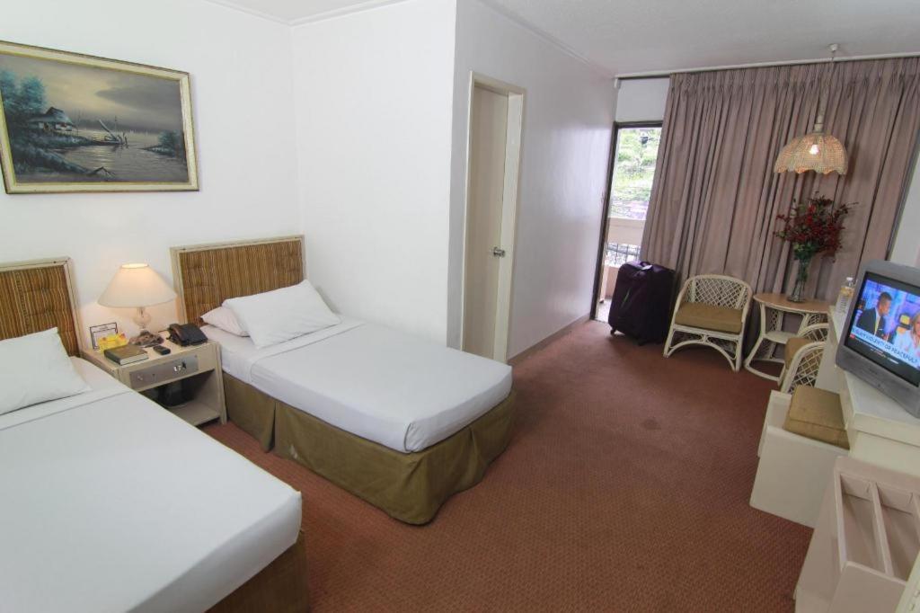 Hotel Supreme Baguio City Bagian luar foto