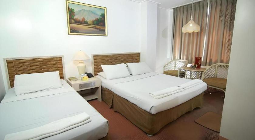 Hotel Supreme Baguio City Bagian luar foto