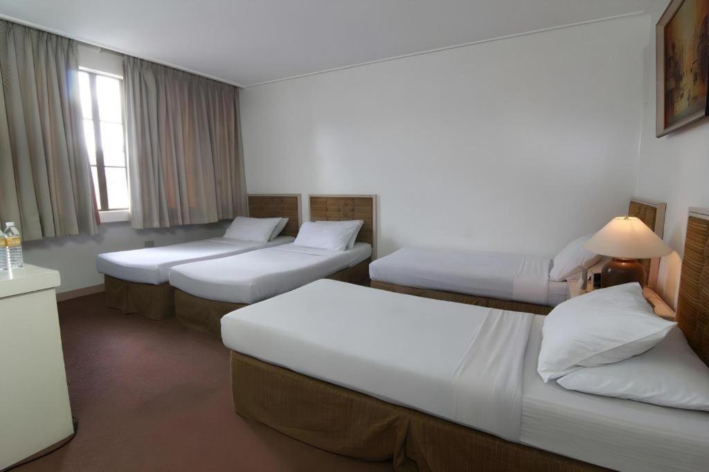 Hotel Supreme Baguio City Bagian luar foto
